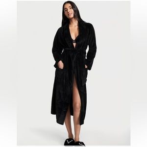 NWT VICTORIA'S SECRET Plush Long Robe XS/S